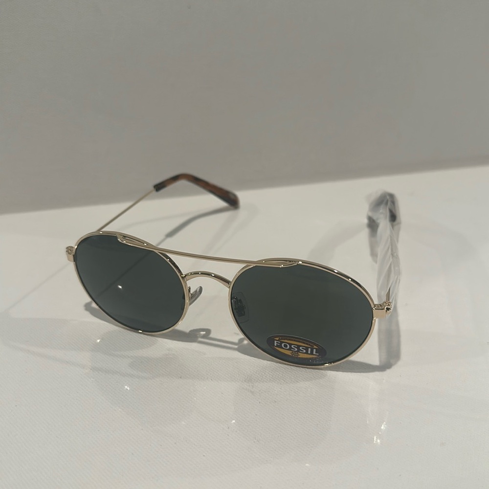 NWT Fossil unisex goldtone rim aviator Sunglasses.